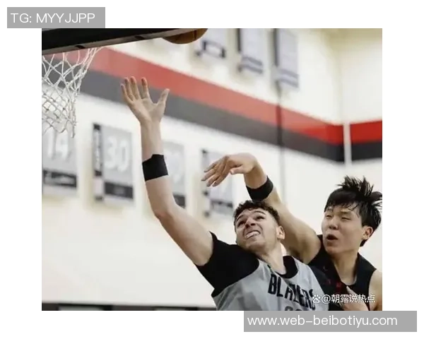 杨瀚森精彩单挑尤班克斯背运转身连招引发观众热烈反响 杨瀚森精彩单挑尤班克斯背运转身连招引发观众热烈反响